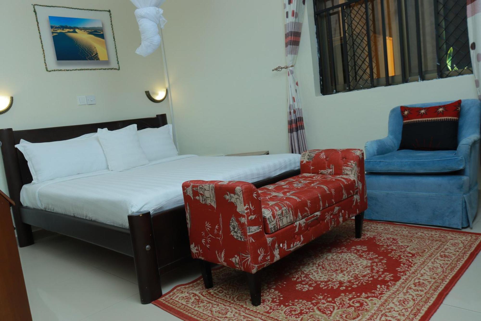 Mowicribs Hotel And Spa Entebbe Exterior photo