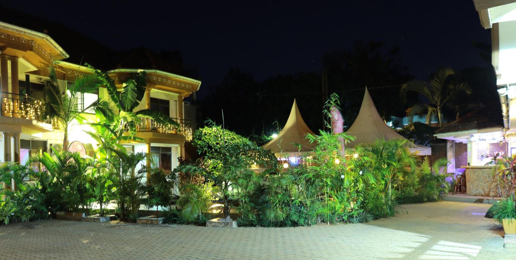 Mowicribs Hotel And Spa Entebbe Exterior photo