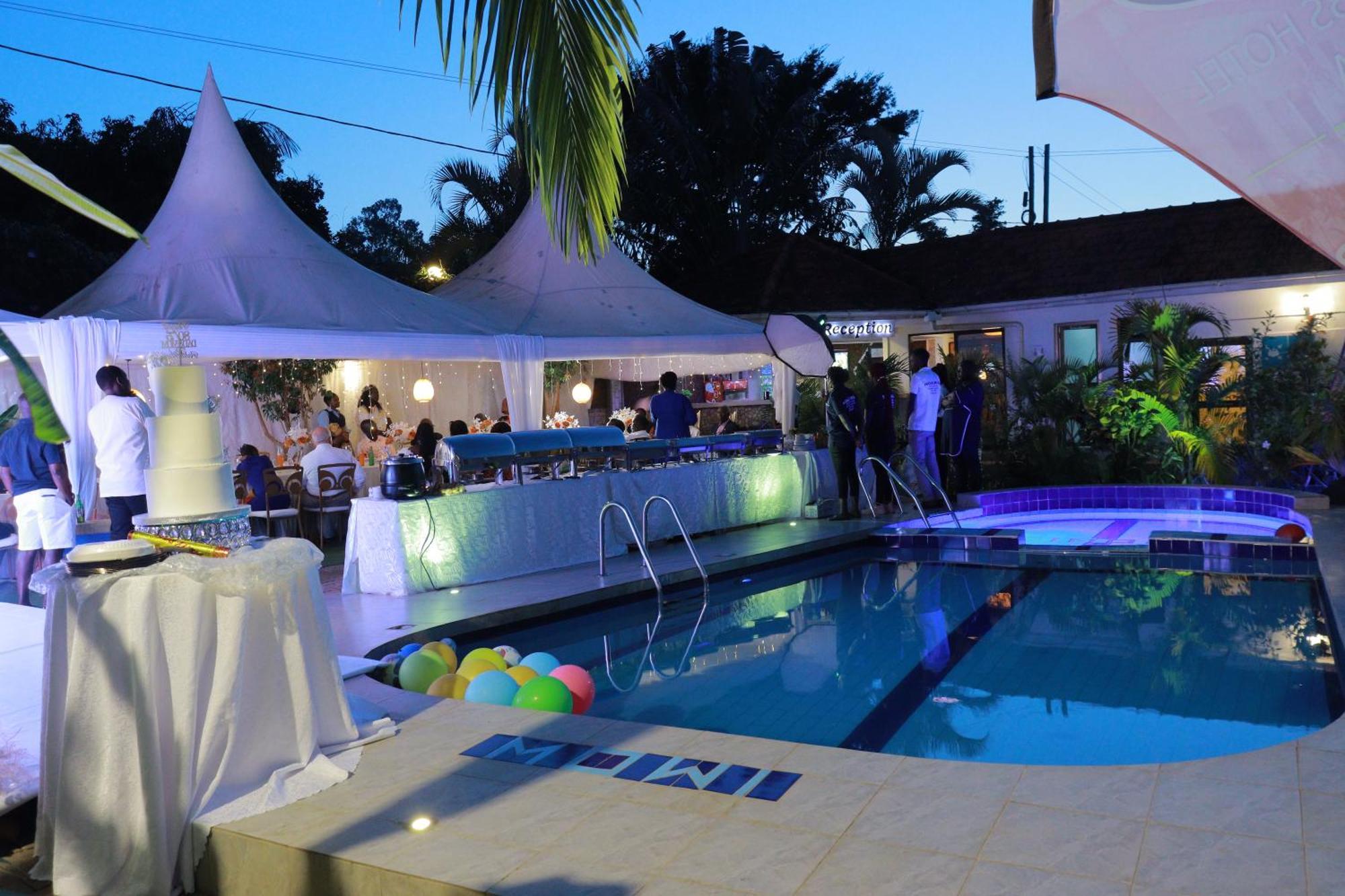 Mowicribs Hotel And Spa Entebbe Exterior photo