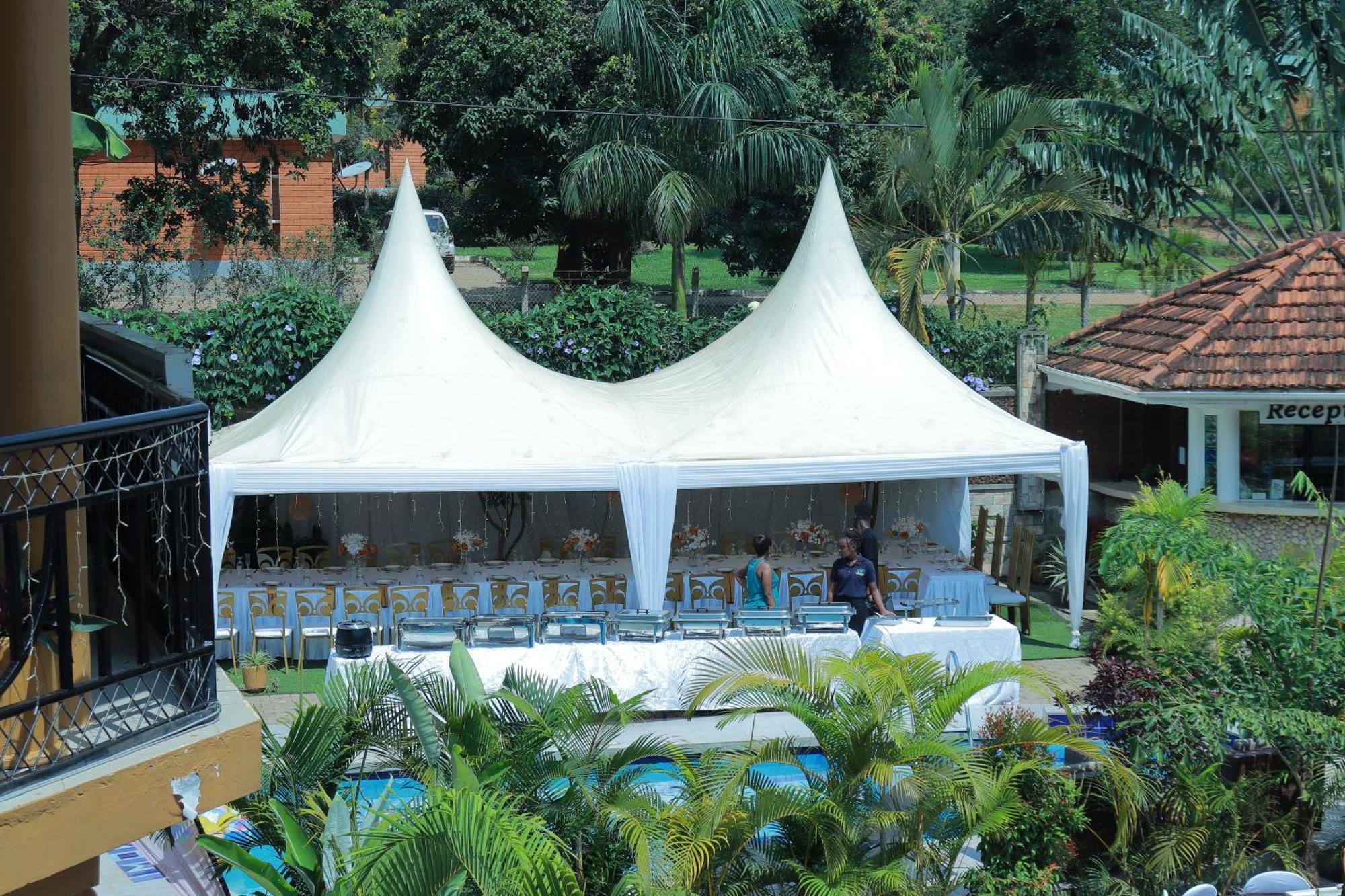 Mowicribs Hotel And Spa Entebbe Exterior photo