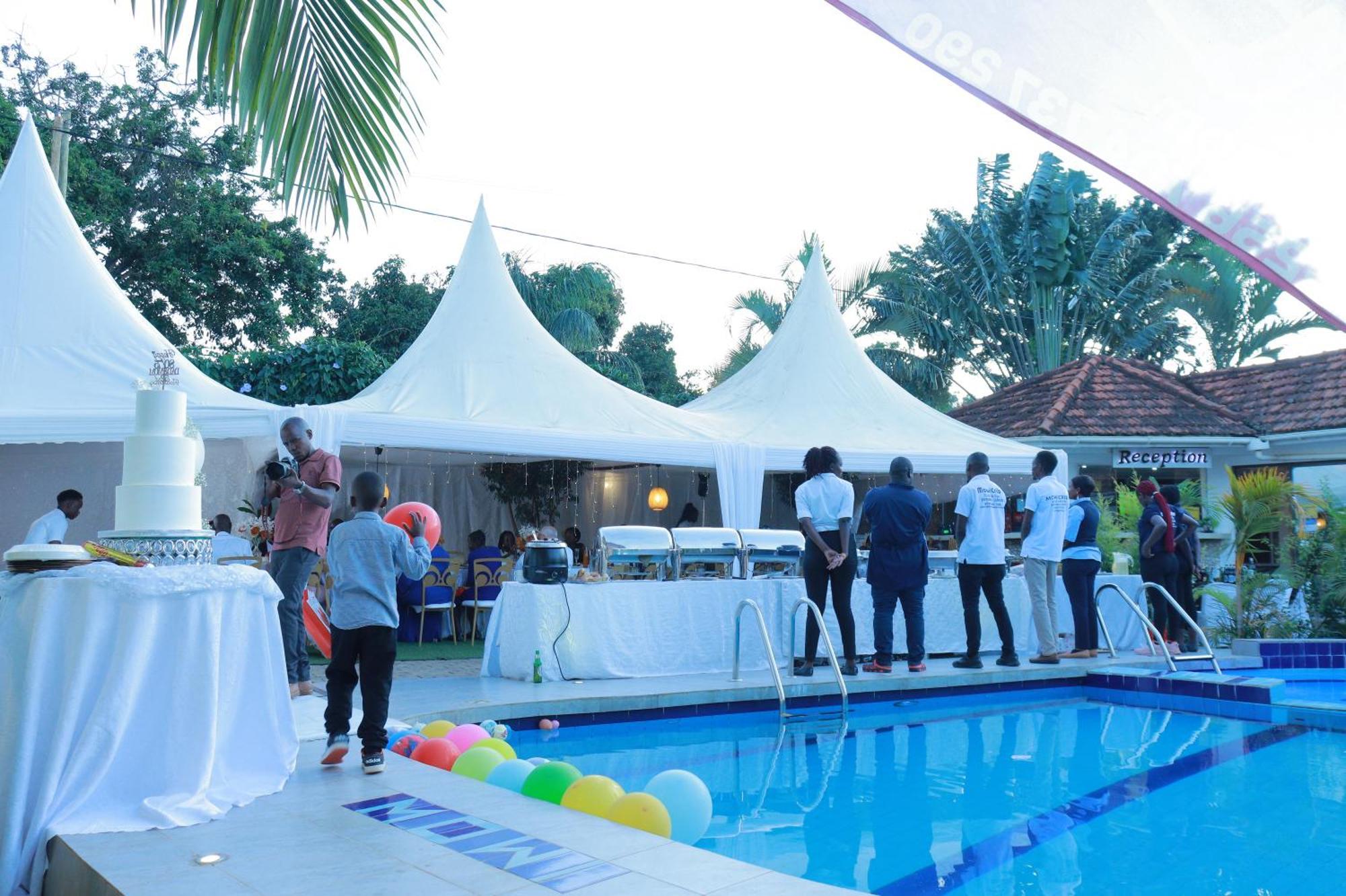 Mowicribs Hotel And Spa Entebbe Exterior photo