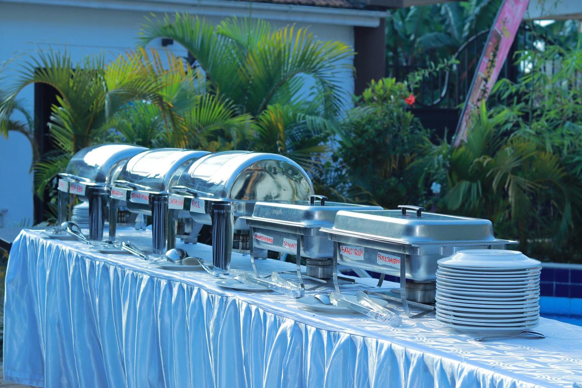 Mowicribs Hotel And Spa Entebbe Exterior photo