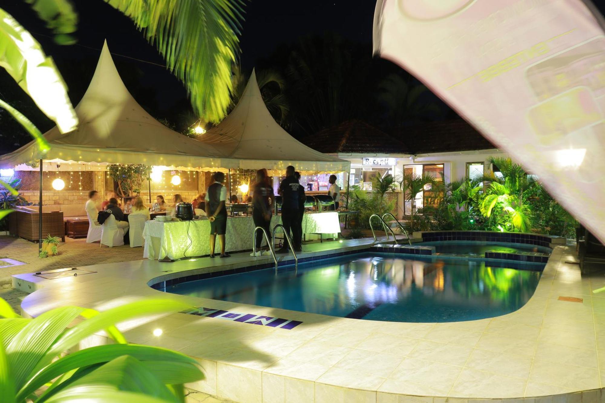 Mowicribs Hotel And Spa Entebbe Exterior photo