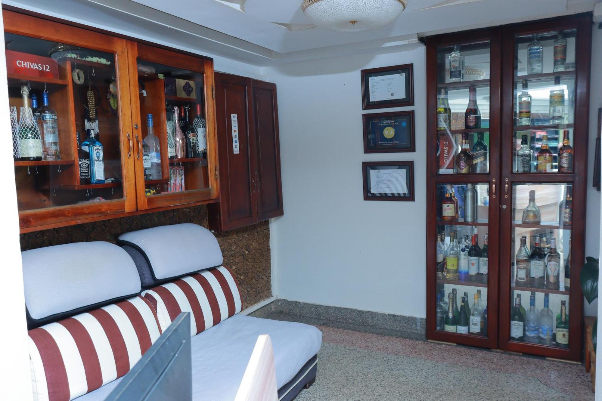 Mowicribs Hotel And Spa Entebbe Exterior photo