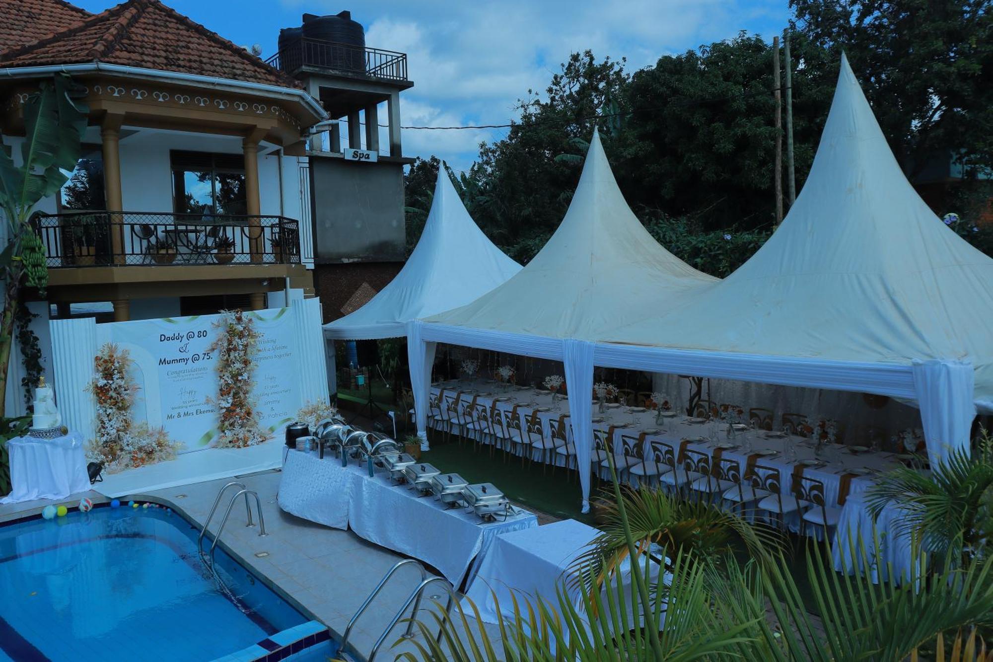 Mowicribs Hotel And Spa Entebbe Exterior photo