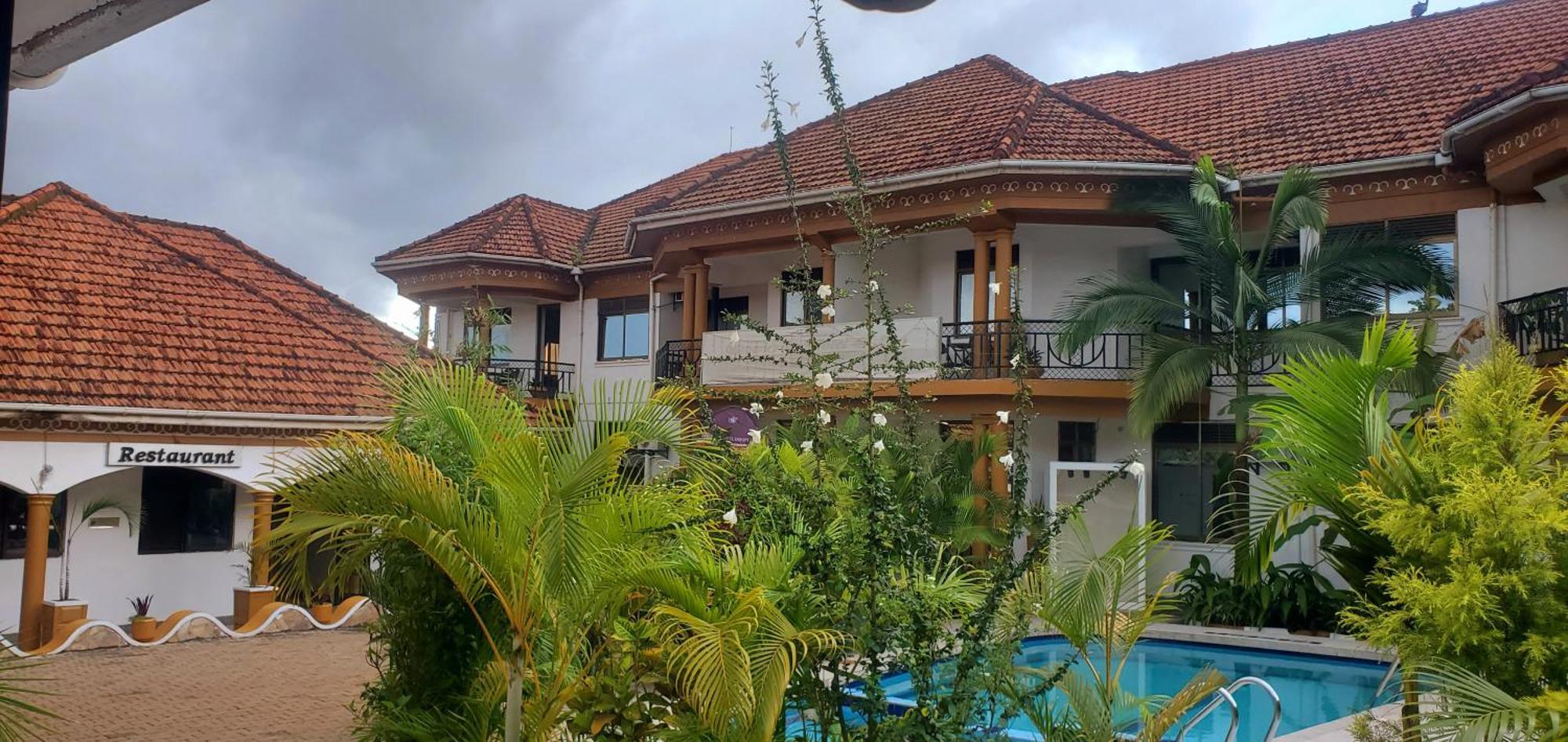 Mowicribs Hotel And Spa Entebbe Exterior photo